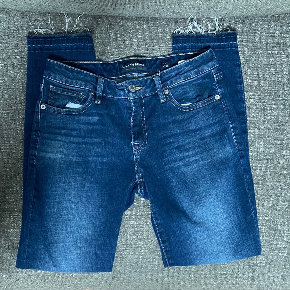 Lucky Brand skinny jeans with fringe at the bottom. Size 4/27 never worn!